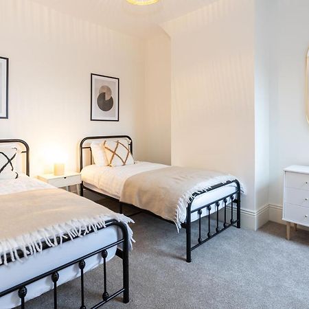 Stunning Scandi 3 Bed House In Manchester-Parking Villa ภายนอก รูปภาพ