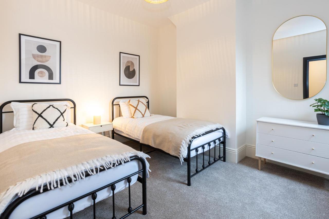Stunning Scandi 3 Bed House In Manchester-Parking Villa ภายนอก รูปภาพ
