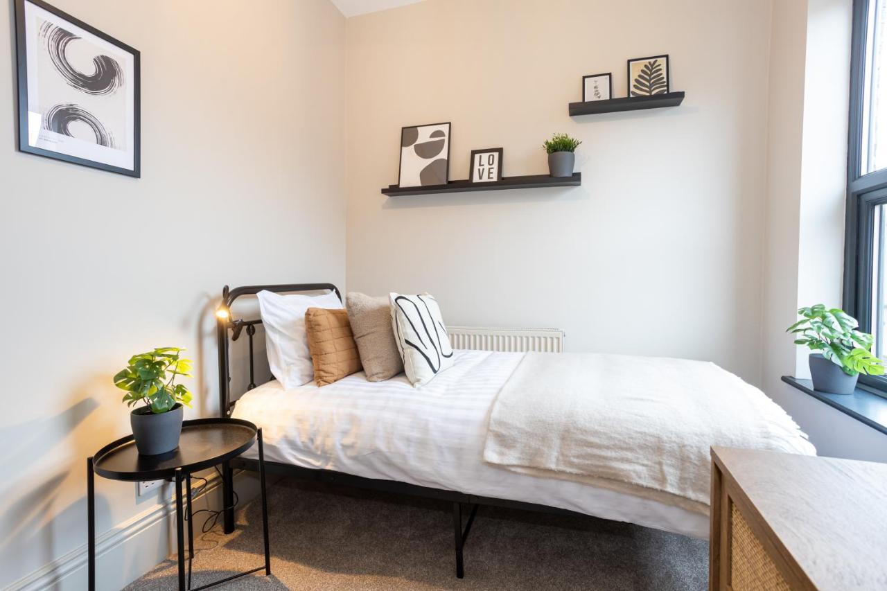 Stunning Scandi 3 Bed House In Manchester-Parking Villa ภายนอก รูปภาพ