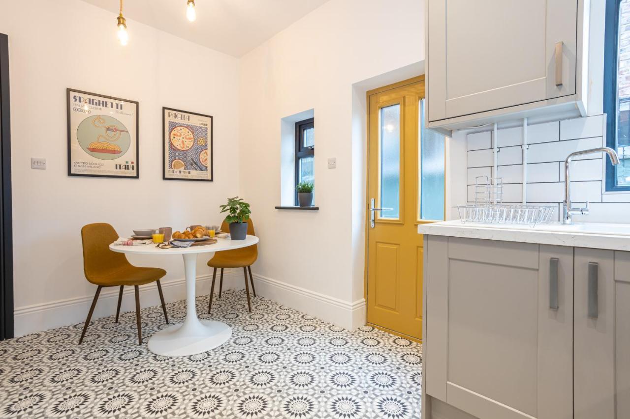 Stunning Scandi 3 Bed House In Manchester-Parking Villa ภายนอก รูปภาพ